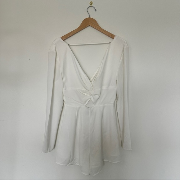 *NWT* FINDERS KEEPERS | Rae Romper Ivory | M - Picture 3 of 16